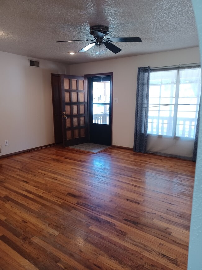 Foto del edificio - 601 Prairieview Dr