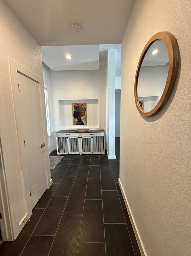 Foto del edificio - 13010 Terrington Ave