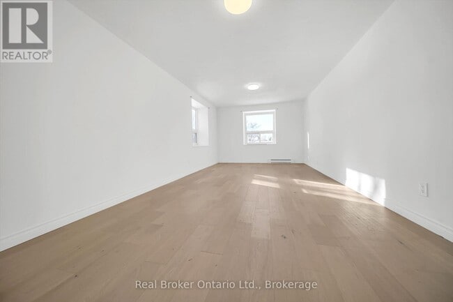 Building Photo - 61 Vanier Dr