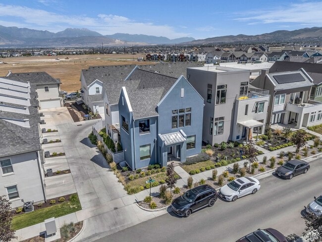 Building Photo - Amazing Executive Home Now Available!