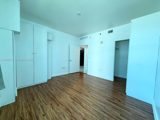 Foto del edificio - 950 Brickell Bay Dr