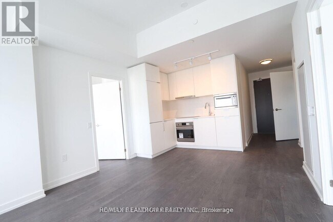 Building Photo - 7 Golden Lion Heights