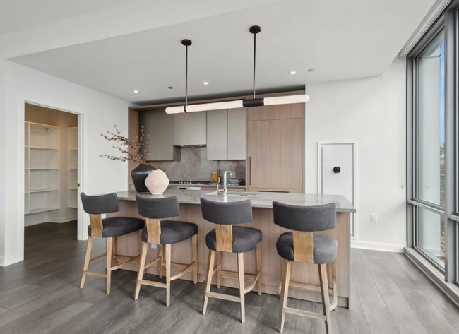 Photo - 122 N Green St Apartment