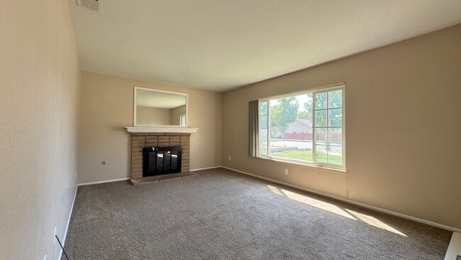 Building Photo - 912 Judson St