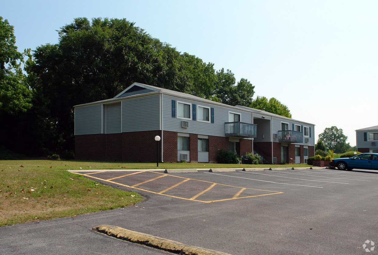 Primary Photo - Hopewell Manor Apartments