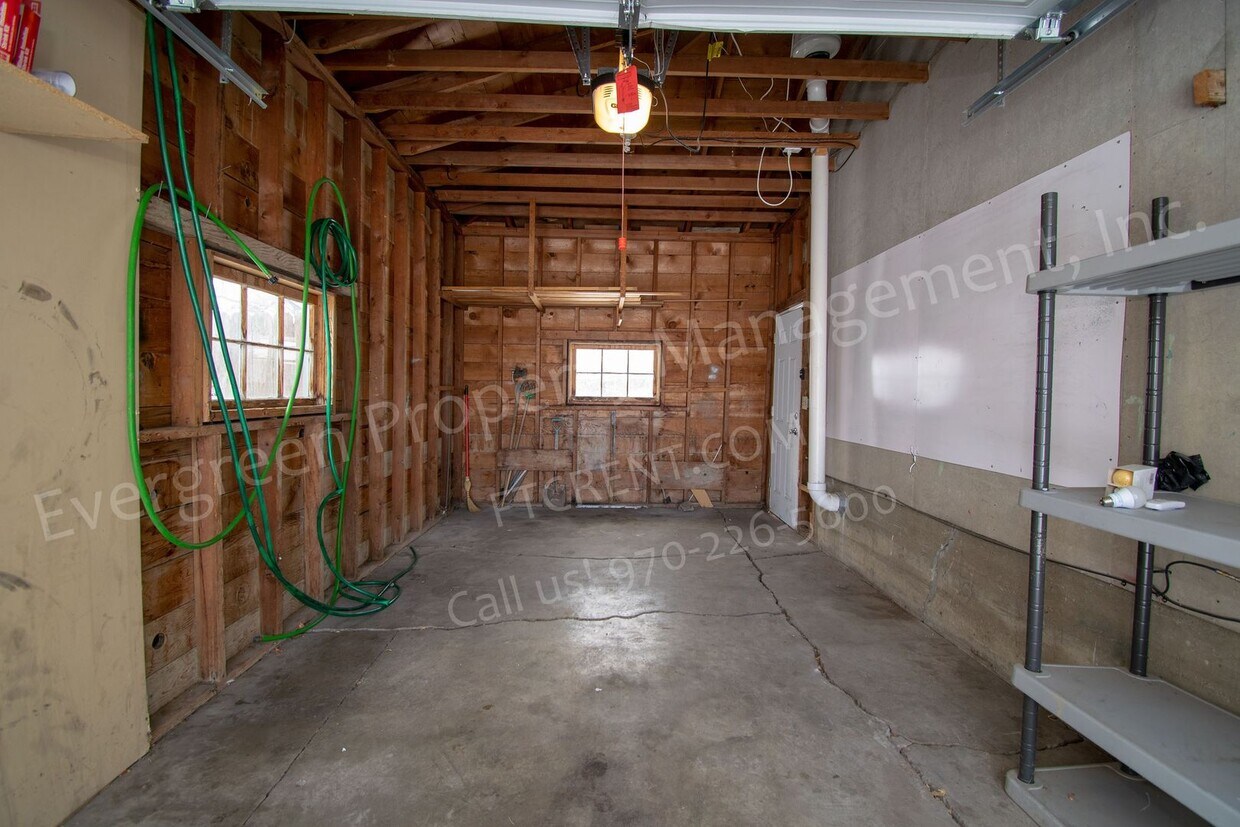 Building Photo - NEWLY RENOVATED 4 Bedroom 2 Bath home in L...