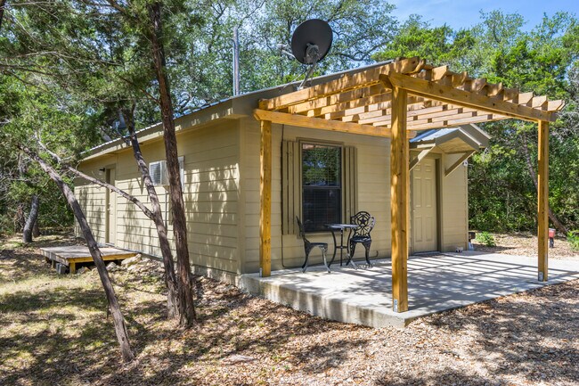 Foto del edificio - Serene Neighborhood - Vinyl Plank Flooring Throughout