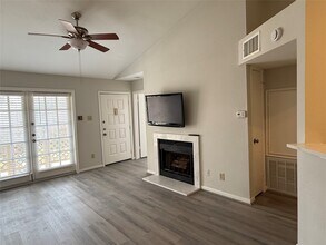 Building Photo - 2121 El Paseo St