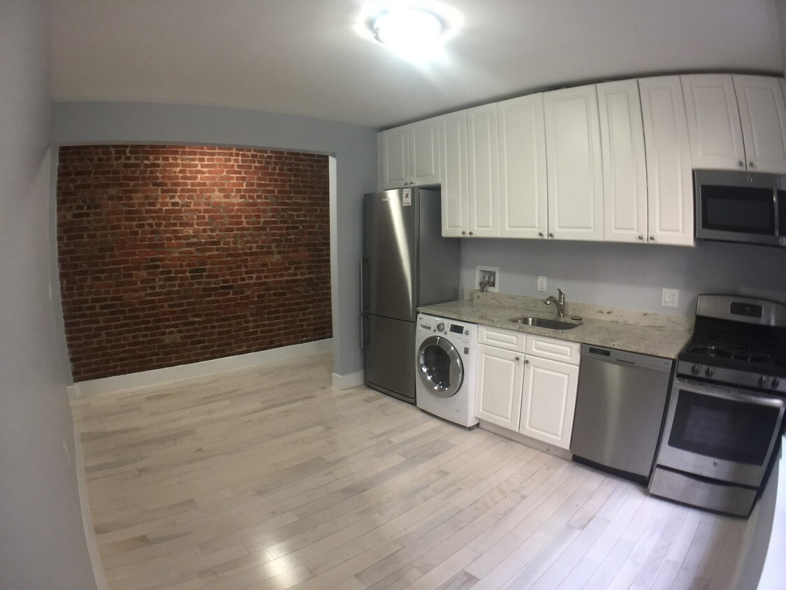 Primary Photo - 81 St Nicholas Pl