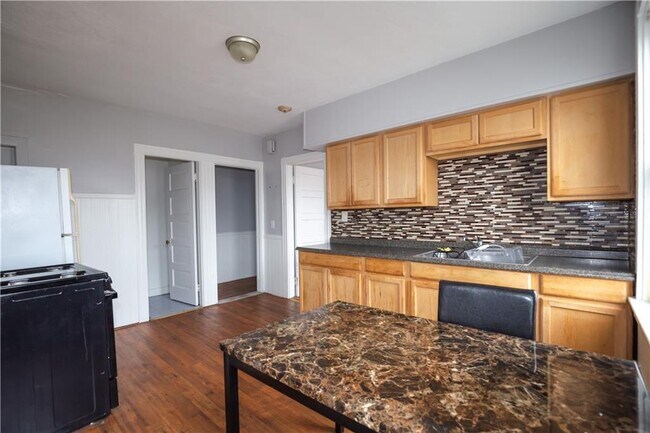 Building Photo - 107 Pocasset Ave