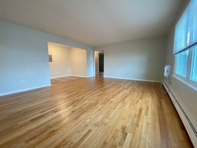Building Photo - 202 Walton St. Unit #2A R Barrington, IL 6...
