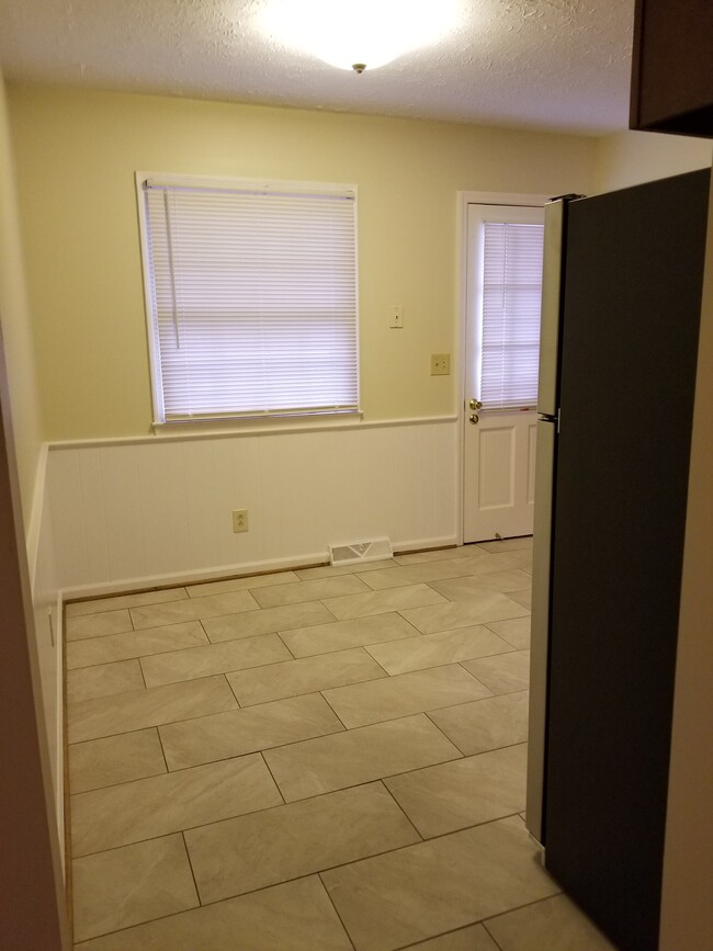 Dining Area in Kitchen - 742 Terrace View Dr