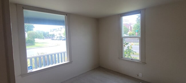 Building Photo - 1801 Oakes Ave