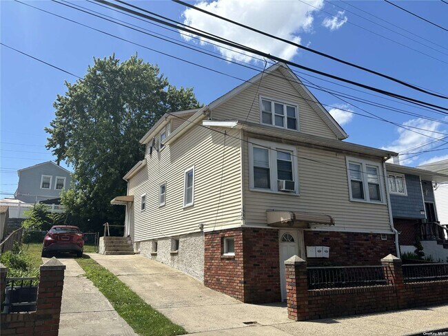 Building Photo - 122 Hendrickson Ave