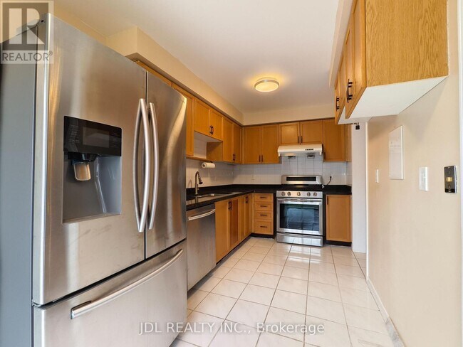 Building Photo - 35 Kenborough Ct