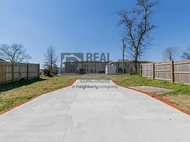 Building Photo - 302 Neill Ave