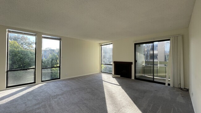 Building Photo - 1081 Beach Park Blvd