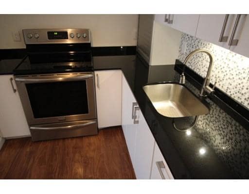 Building Photo - 3 Colonial Village Dr
