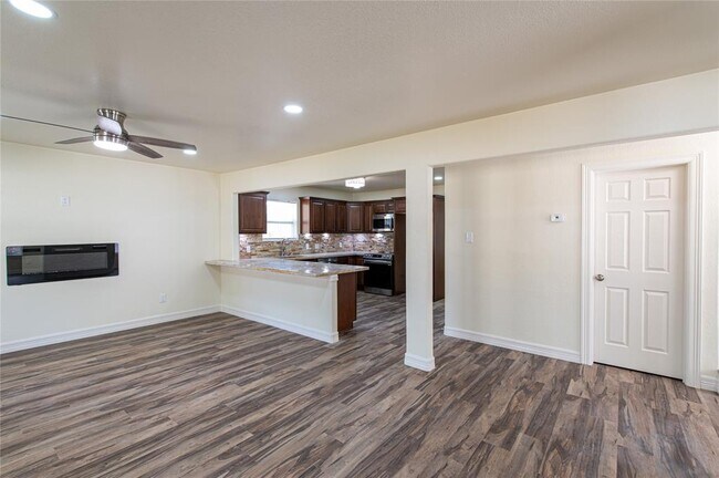 Building Photo - 13811 Lakeside Terrace Dr