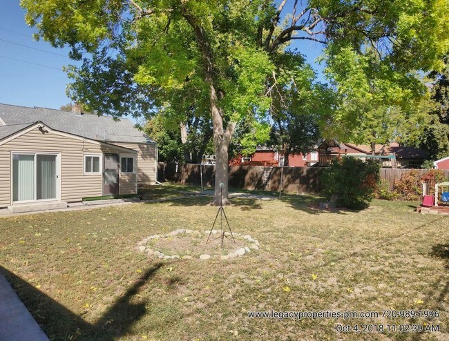 Building Photo - Quiet home in a great area