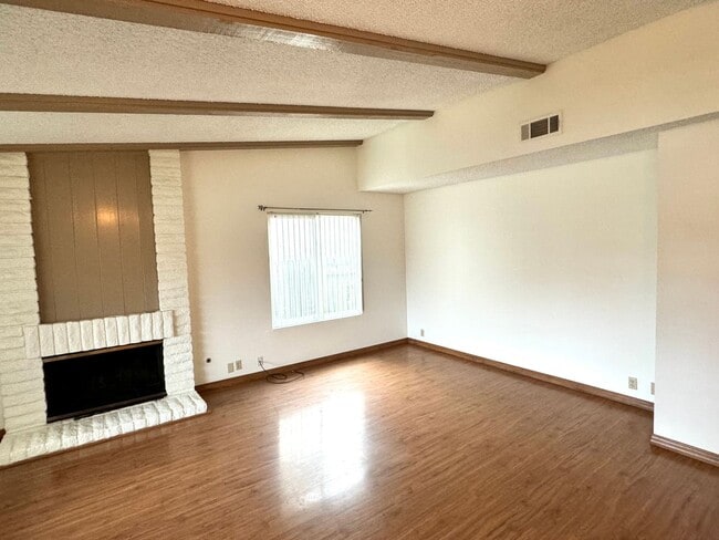 Foto del edificio - Spacious Single Story Upgraded Home
