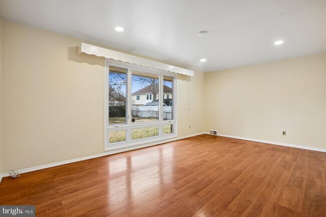 Building Photo - 6621 Edsall Rd