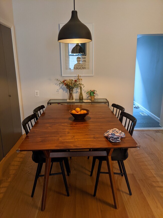 Comedor en el primer piso - 2202 Coral St