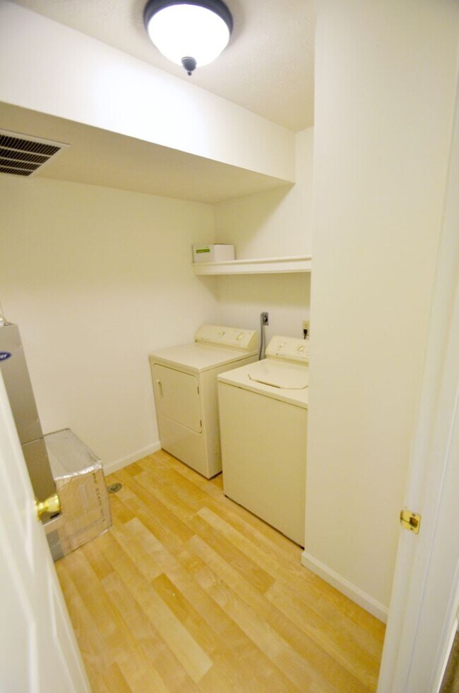 Foto del edificio - 3 story, 3.5 bedroom!