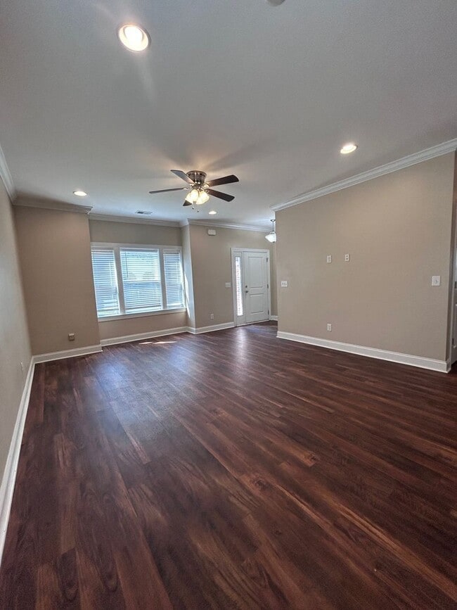Building Photo - Beautiful 3bed, 2bath Home in Park Circle