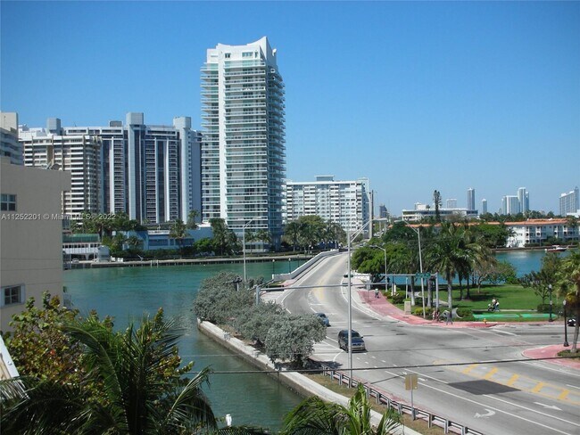 Foto del edificio - 1688 West Ave