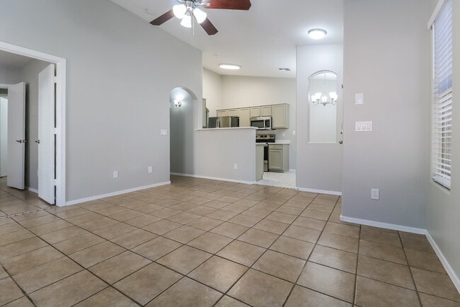 Foto del edificio - 12834 W Windsor Ave