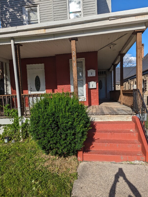 203 S Augusta Ave Unit Apartment 2, Baltimore, MD 21229 Room for Rent