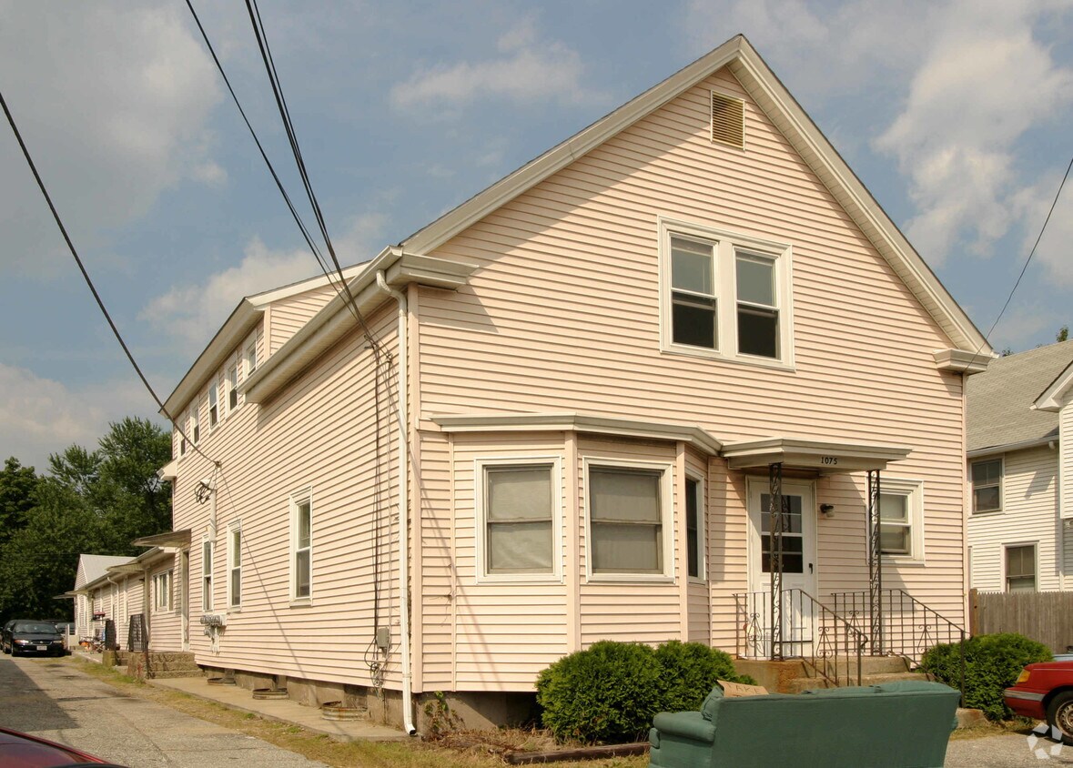 Foto principal - 1075 Washington St