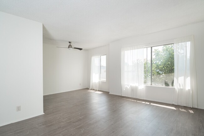 Foto del edificio - 819 Ocean Park Blvd