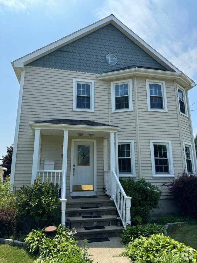 Building Photo - 53 Pettaconsett Ave