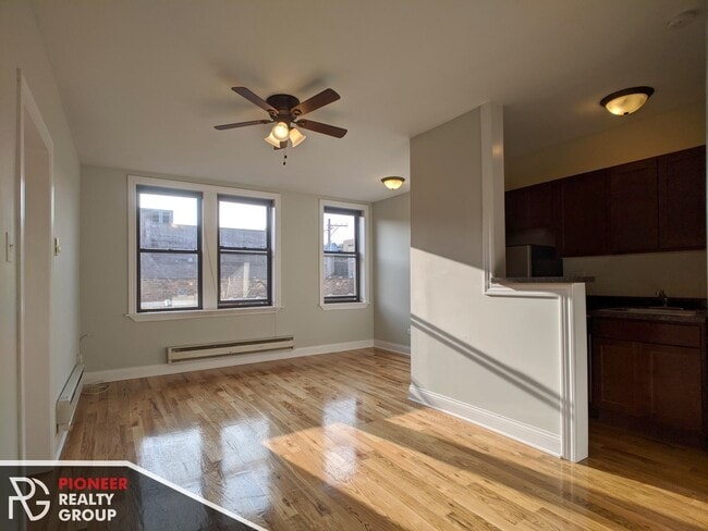 Building Photo - 818 W Diversey Pky