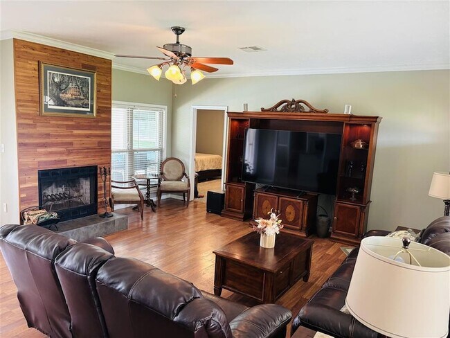 Foto del edificio - 5741 Barrett Ln