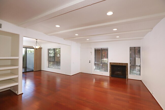 Foto del edificio - 449 W Duarte Rd