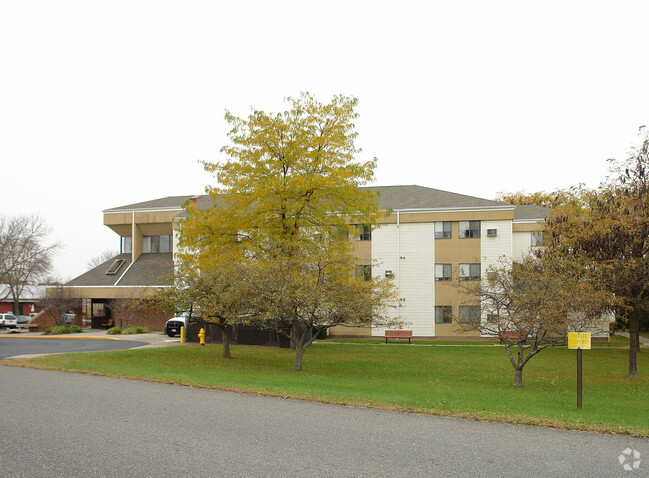 Building Photo - Greenport Manor