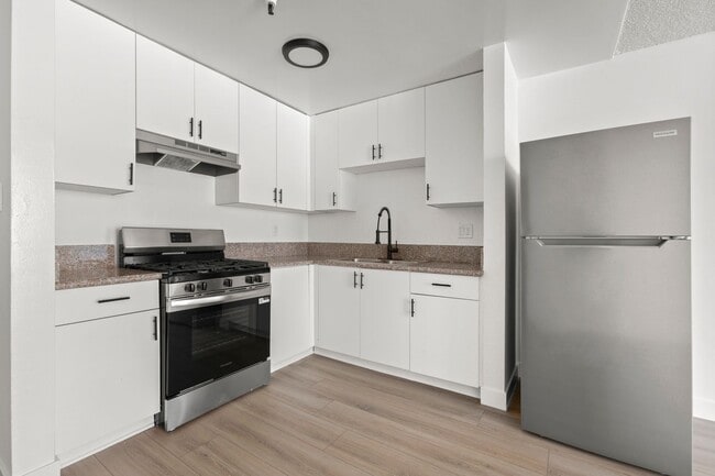 Interior Photo - 515 S Kingsley Dr