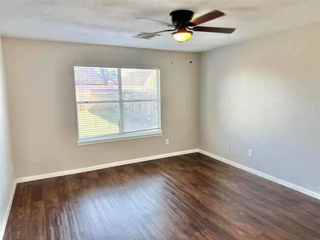 Foto del edificio - 2911 Silver Shore Ln