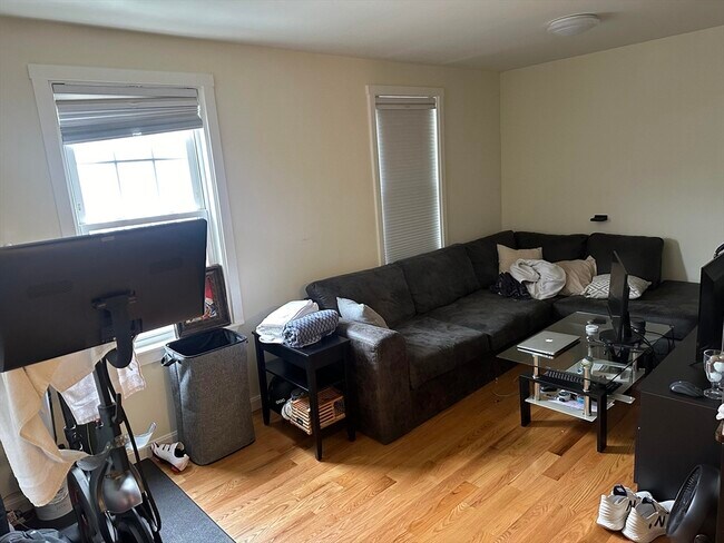 Foto del edificio - 520 E 3rd St