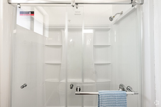 Studio - 605SF - Bathroom - Palm Gate Apartments