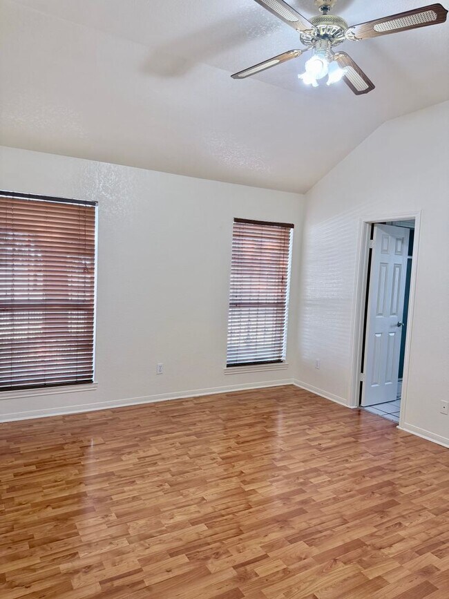 Foto del edificio - 4307 Derik Dr