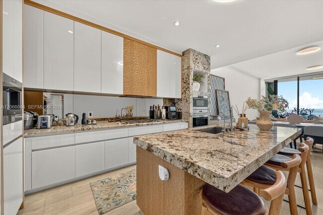 Foto del edificio - 2821 S Bayshore Dr