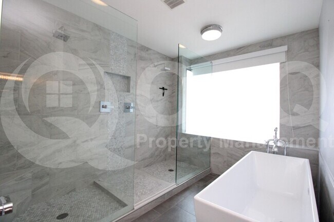 Foto del edificio - 6149 E Delcoa Ave