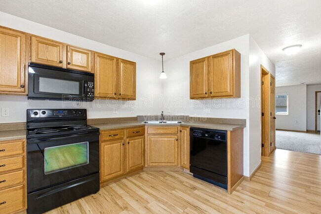 Foto del edificio - 2608 N Career Ave