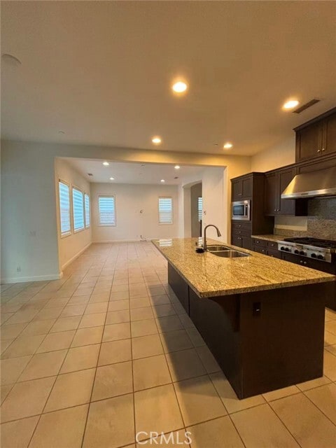 Building Photo - 18 Lark