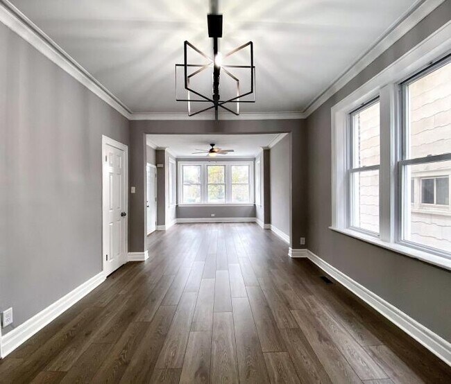 Foto del edificio - 3 bedroom in Chicago IL 60629
