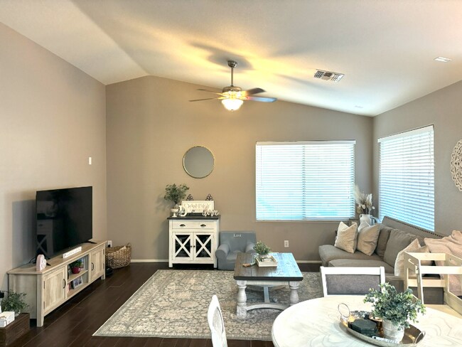 Building Photo - 9842 W Salter Dr